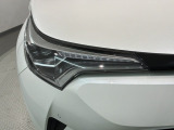 LEDヘッドライトは、点灯の瞬間から最大光量を発揮し、突然暗くなるトンネルなどでの安定感を高めます。