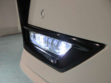 フロントLEDフォグランプです鮮やかな日光色で明るく足元を照らします。