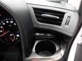 運転席のカップホルダーはエアコンの吹き出し口にありますので冷やしたり温めたりすることが出来ます☆