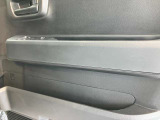 内装、ドア内張にキズあります。
