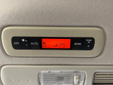 【リアオートエアコン】広い後部座席には必須の機能!風量や温度を自動で調整し前席と同様な車内環境にしてくれるリアオートエアコンを装備。夏の暑さも冬の寒さもストレスなく快適にお過ごしいただけます♪