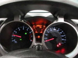 メ-タ-内のディスプレイには運転をサポートするさまざまな情報を表示