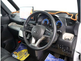 お車のご納車は待ち遠しいもの。1日でも早くご納車が出来るよう、整備拠点と販売店を結ぶ輸送ラインを確立しております。