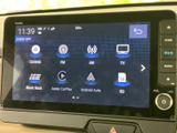 CDやラジオ、テレビなどの選択肢が画面に並び、使いたい音源を見つけやすい表示です。複数のメディアを選べるため、日々の移動に合わせて音楽や番組を楽しめます。