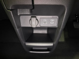 USB充電口を搭載しています!携帯電話の充電などに便利です!