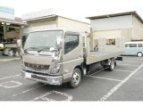 キャンターベースの極東フラトップZERO、タイヤ固縛装置付きのフルフラット積載車です。タイ阿y固縛装置付きですので、エアロ付車両や車高の低い車両でも安心して固定して運搬できます。