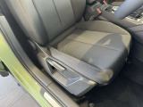 クオリティの高いシートを採用するのは、Audiのクルマづくりの哲学のひとつです。特に座り心地が重要です。体の大きなドイツ人が座っても頑丈な耐久性があります。。しかも肌触りも良く高級家具のようです。