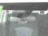 【アイサイトVer3】前方の車両等を検知し、衝突しそうな時は警報で注意を促し、ブレーキを踏む力をサポート。ブレーキを踏めなかった場合は衝突被害軽減ブレーキが作動、衝突回避をサポートします。