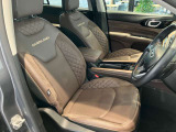 お客さまが車をお乗りになるうえでの、あらゆるサポートをすることが大切だと考えています。お客様とのコミュニケーションを大切に、新車はもちろん良質な中古車をいつでもご提案できるよう準備しております。