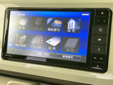 目的地の検索項目が並び、名称や電話番号、住所などから行き先を設定できます。タッチ操作で項目を選びやすく、初めて訪れる場所へのお出かけや日常の移動にも役立ちます。