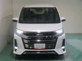 明度の高いLEDヘッドライトで、夜間の運転も安心です。