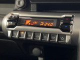 フルオートエアコンで1年中車内は快適!