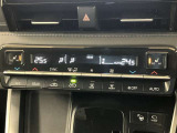 左右独立温度コントロールフルオートエアコンです。運転席、助手席それぞれで独立して温度設定ができます。冷え性の方が乗っても安心ですね♪
