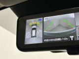 ルームミラーにクリヤーなカメラ映像で後方視界サポート!車両周囲安全確認にも役立つ、アラウンドビューモニター映像 スマート・ルームミラー装備!