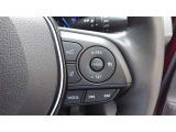 レーダークルーズコントロール。前の車の速度に合わせて車間をキープしてくれます。渋滞時も対応。高速道路での運転を支援してくれます。