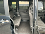 セカンドシートです!!ベンチシートになってますので、お二人の乗車ですとゆったり座って頂けますよ!!