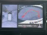 アラウンドビューモニター搭載。上から見下ろしたように液晶に映るのでスムーズな駐車をサポートします。