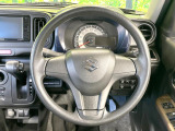 インテリアに合わせたデザインのステアリングは、運転される方のことも考え、運転しやすい形状、大きさです。是非一度、実際に触ってお確かめください。