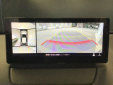 360&deg;ビューモニターでは前後左右4つのカメラ映像をさまざまな走行状況に応じて切り替えてセンターディスプレイに表示することで、駐車時や狭い道でのすれ違い時、見通しの悪い交差点進入時でも安心感を高めます