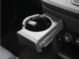 ◆カップホルダー◆ドライブのお供に飲み物は必須♪手に取りやすい位置に置くことができます。