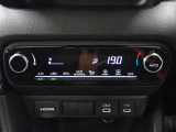 大きなスイッチで操作性のいいオートエアコン装備