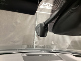 【別途SDカードの購入が必要です。また社外品は保証対象外となります。】運転中の映像・音声などを記録して、交通事故やトラブルが起きた時の正確な状況把握に役立つドライブレコーダーが装着済。