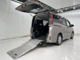 車いすのままスムーズに車内へ乗り降りできる仕様です。