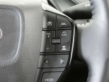 クルーズコントロールです。速度をセットするこでアクセル操作が不要の魅力的な装備です。高速道路での運転では特に重宝します♪