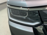 LEDヘッドライトは、点灯の瞬間から最大光量を発揮し、突然暗くなるトンネルなどでの安定感を高めます。