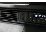 スマートフォンなどの音楽再生が可能なUSB接続ジャック装備車両です♪♪♪