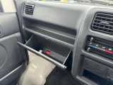 近年では格安のお車にてトラブルが多発しています。トラブルの原因が車検整備です。当店ではただ車検を通すだけでなく、独自の車検整備の規定を定めて車検取得を行っています。