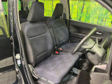 運転席まわりには十分なスペースがあり、大柄な方でもゆったり運転していただける環境です。