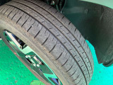 【タイヤの残り溝】こちらの車輌のタイヤ残り溝は画像の通りです。調べる際にはご参考ください。