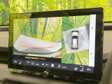 【パノラミックビューモニター】専用のカメラにより、上から見下ろしたような視点で360度クルマの周囲を確認することができます☆死角部分も確認しやすく、狭い場所での切り返しや駐車もスムーズに行えます。