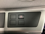 運転席脇のクラスタースイッチ部分にはDSC(横滑り防止装置)OFFスイッチを配置しております。