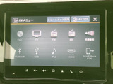 ディスクやテレビ、ラジオに加え、BluetoothやUSBなど複数のメニューを表示。使いたい音源を画面から選びやすく、同乗者とのお出かけでも好みに合わせて楽しめます。