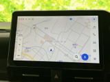 鮮明な地図表示で、視認性が高く、安全な運転をサポートします。最新の交通情報も確認でき、スムーズなルート選択を可能にします。