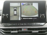 全周囲カメラで、クルマを上空から見下ろしているかのような映像を映し出します。周囲の状況がひと目でわかります!