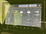 テレビやラジオ、Bluetooth、USBなど、選べる音源が画面に一覧表示されています。使いたい項目を確認しやすく、普段の好みに合わせて選択できる装備です。