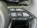 ステアリングスイッチ付き。前方から目を離すことなく操作することが可能です。