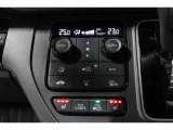 運転席と助手席の温度設定の変更が可能な左右独立タイプのデュアルエアコンです♪♪♪暑がりな人・寒がりな人も誰もが車内を快適にお過ごしいただけます♪♪♪