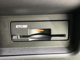 ETC2.0車載器を装備しており、料金所を通過する際にETCを利用できます。高速道路の利用時に便利な装備で、日常のお出かけから遠出まで役立ちます。