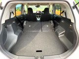 積み下ろしのしやすいデッキにはたっぷりと荷物を積み込んでいただけます。遊びから仕事まで、様々なシーンで頼れます♪