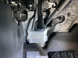 パーキングブレーキはフット式なので運転席と助手席の間はすっきり、移動も楽々です。さっと手が届く位置にATセレクトレバーやエアコンスイッチなどがあり操作性に優れています