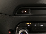 運転席、助手席には3段階で温度調節が可能なシートヒーターを装備しております。ステアリングヒーターはハンドルをじんわりと温めます♪寒い朝でも快適に運転できますよ♪