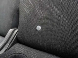 ◆ISOFIX◆シートベルトいらずでチャイルドシートと固定金具を連結するだけでガッチリ固定できます。