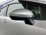 便利な電動格納ミラー!よりコンパクトにできて、せまい駐車場でも安心です◎