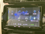 USBやAM・FM、Bluetooth Audioなどのメニューが並び、好みに合わせて音源を選べます。日々の移動中に音楽を楽しみたい方にも便利なオーディオ装備です。