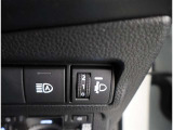 オートマチックハイビームとは、先行車や対向車のライトを認識し、ハイビームとロービームを自動で切り替える機能です。夜道の視界を確保します。詳細は販売店スタッフまでおたずねください。