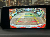 【バックカメラ】運転席から画面上で安全確認ができます。駐車が苦手な方にもオススメな便利機能です。